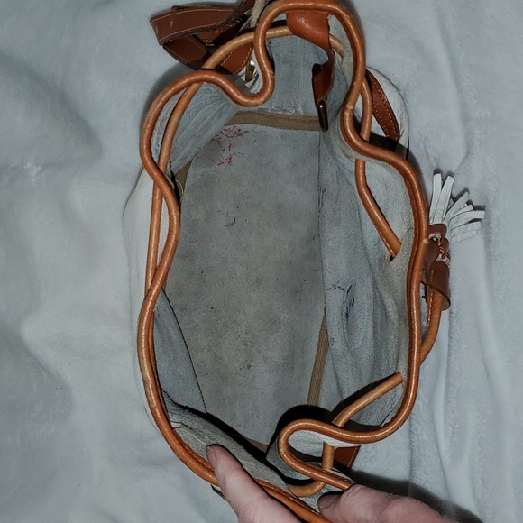 Dooney&BourkeVintageAWL White&Tan DrawstringBucketBag. TasselStyleDrawstring.EUC - Picture 11 of 16